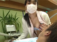 歯の治療中に自分の乳首を弄らせて快感でビクつく変態歯科助手の動画